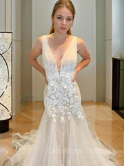 Trumpet/Mermaid V-neck Chapel Train Tulle Wedding Dresses With Appliques Lace